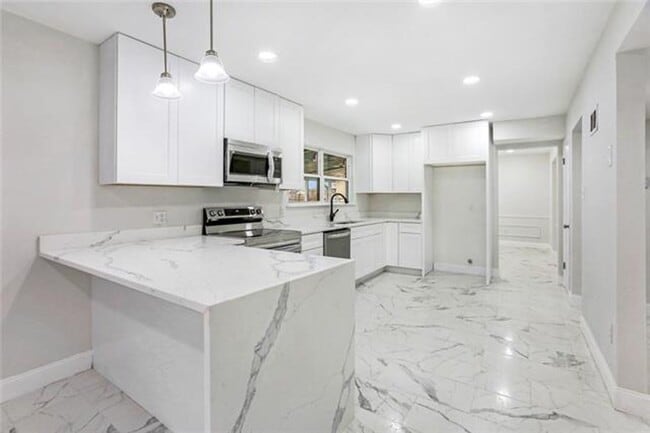 Building Photo - Harvey Beauty