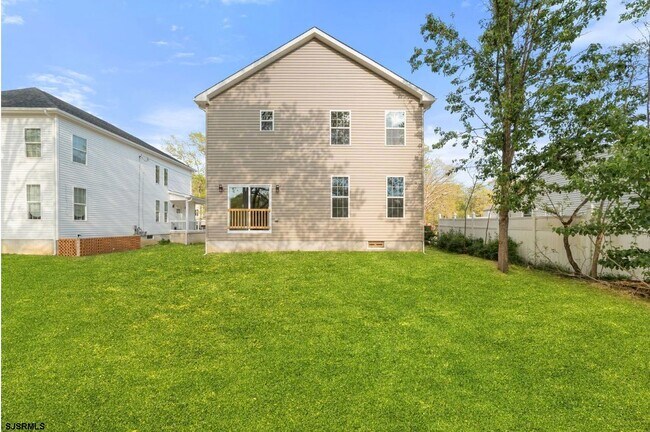 Building Photo - 447 Redwood Ave