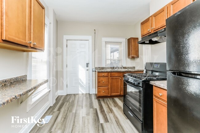 Building Photo - 202 S Park Ave