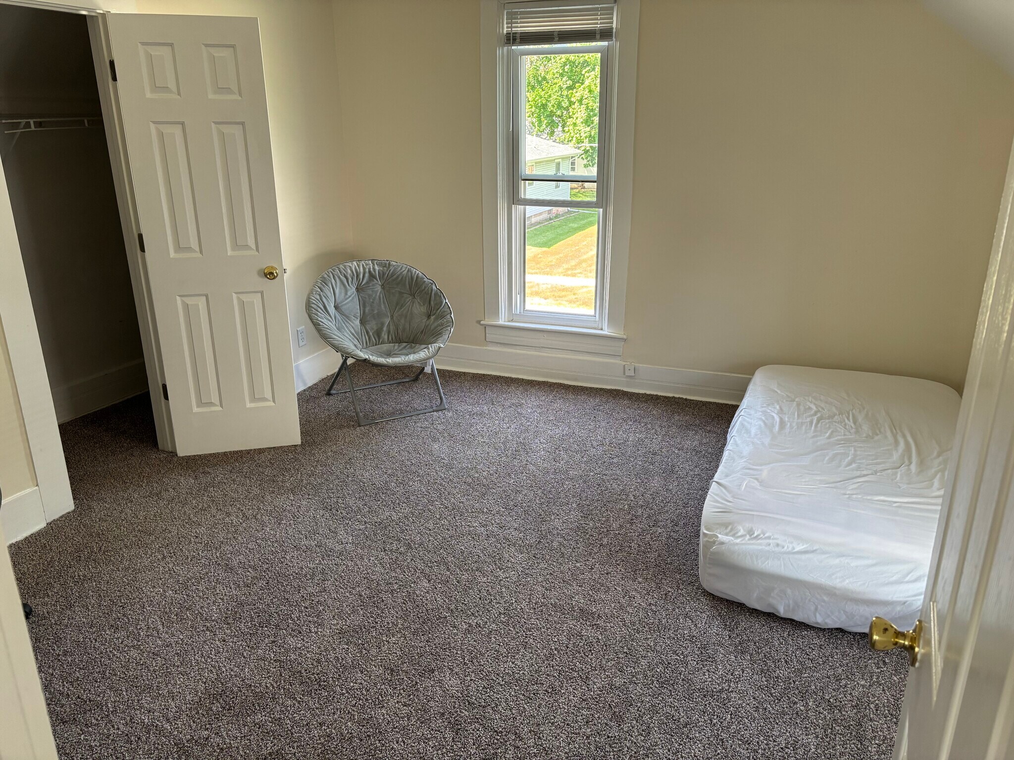 Large bedroom #1 upstairs - 319 Garfield Ave