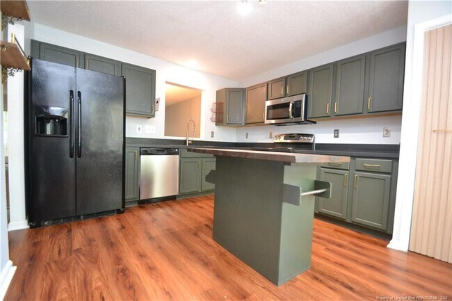 Building Photo - 308 Black Bird Ct