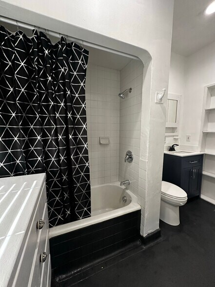 Building Photo - 216 E Valencia Ave