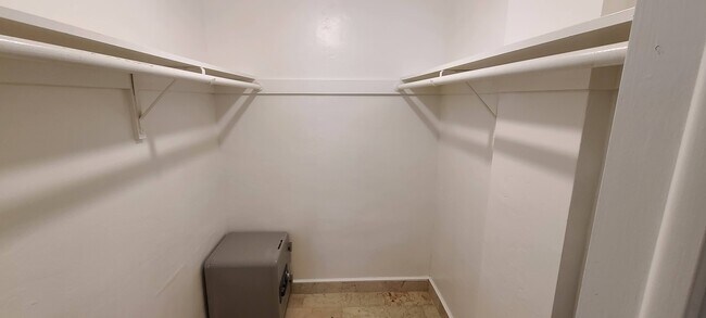 Building Photo - 917 N Flagler Dr