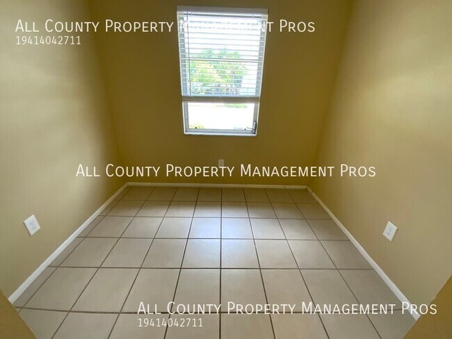 Building Photo - 7060 W Country Club Dr N