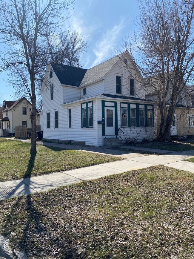Building Photo - Fully remodeled 3 bedroom 2 bath near downtown and Greenway!
