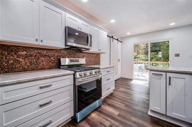 Building Photo - 2915 Creek Park Dr