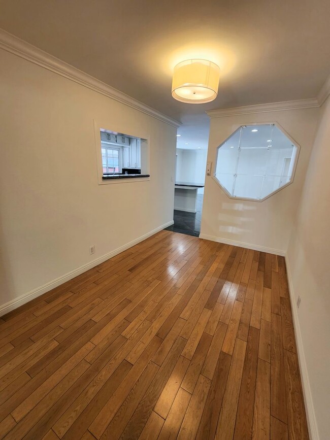 Building Photo - Spacious North Hollywood Home with Guest S...
