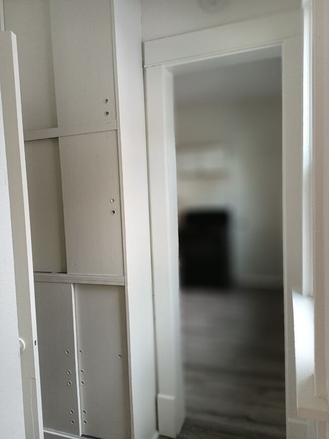 Building Photo - BUY ON CONTRACT MOVE IN READY! RENT TO OWN...