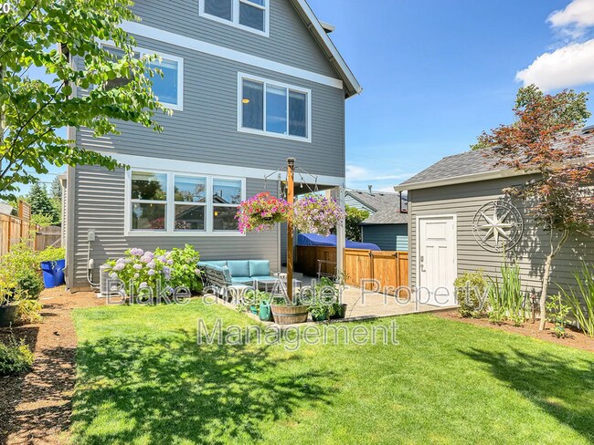 Building Photo - 3938 NE 66th Ave