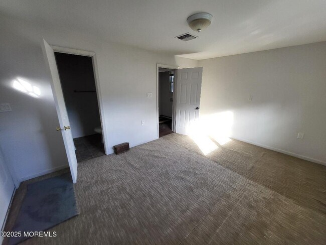 Building Photo - 5 Holden St