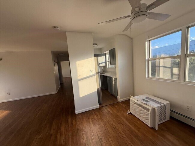 Building Photo - 120-36 Marsden St