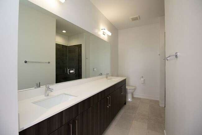 Building Photo - 1554 N Talman Ave
