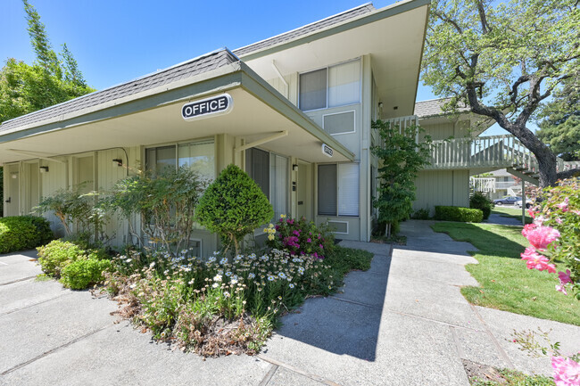 Building Photo - OTAVON APARTMENTS