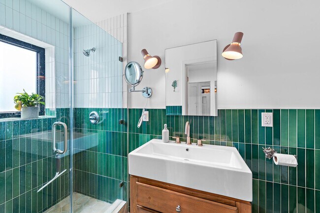 Building Photo - Woods Cove Ocean View Apartment