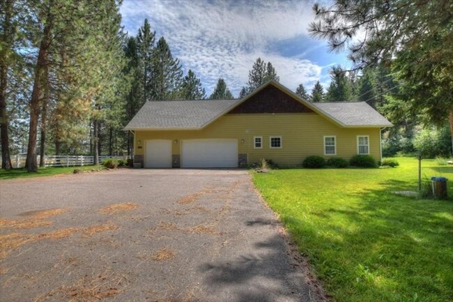 Building Photo - Beautiful Single Family Home - Big Flat Road