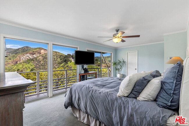 Building Photo - 2843 Lambert Dr