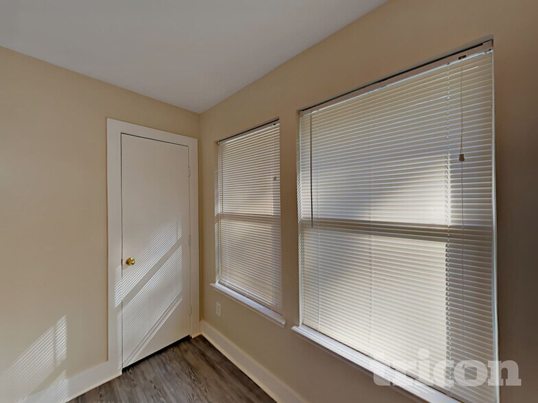Building Photo - 18167 Woodsdale Ct