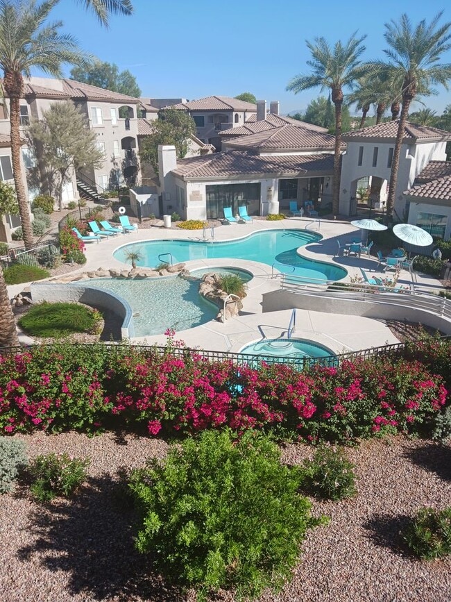 Building Photo - Stunning Views w/ resort style complex! 1 ...