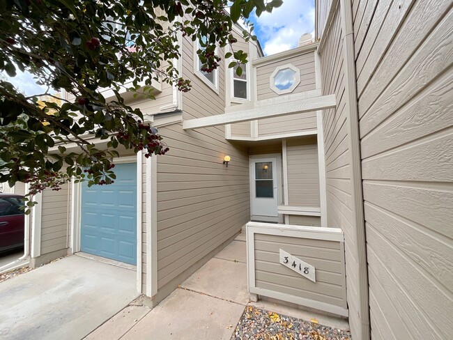 Building Photo - 3 Bedroom Townhome Available Near S Academ...