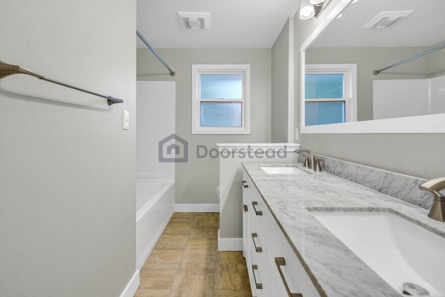 Building Photo - 4103 NE 2nd Pl