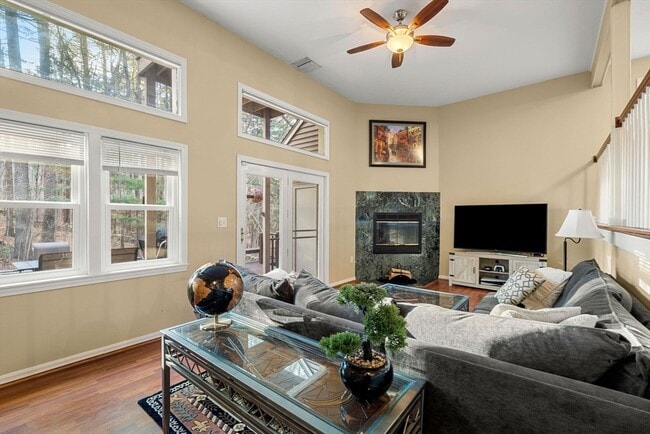 Building Photo - 168 Upton St