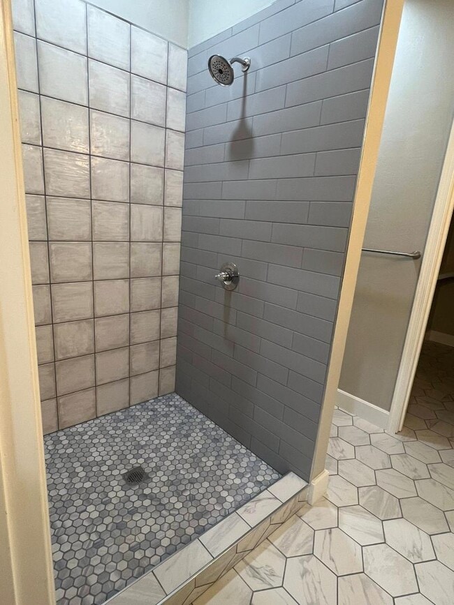 Building Photo - 1415 6th St