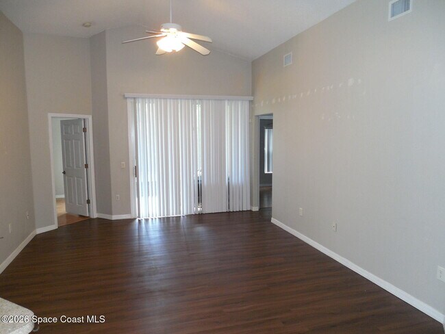 Building Photo - 5272 Outlook Dr