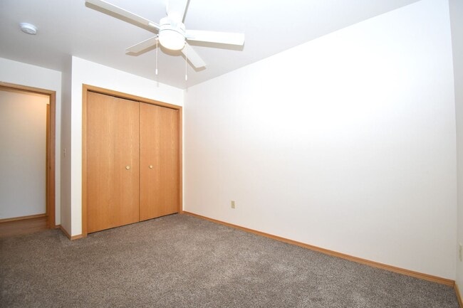 Building Photo - 3BD, 1BA Top Floor Unit