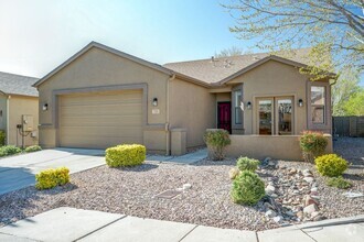 Building Photo - 3 bedroom, 2 bathroom home for rent in Vie...