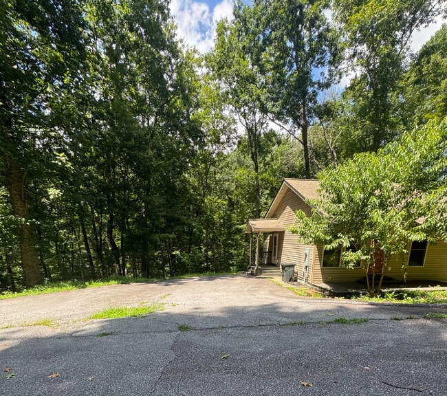 Building Photo - 46 Madison Heights Dr