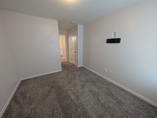 Building Photo - 517 La Entrada Cir