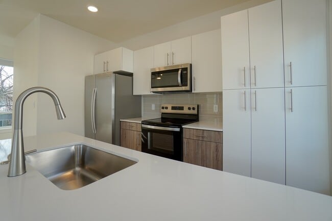 Building Photo - 4613 Iota St