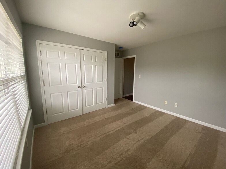 Building Photo - 2502 Catskill Ct