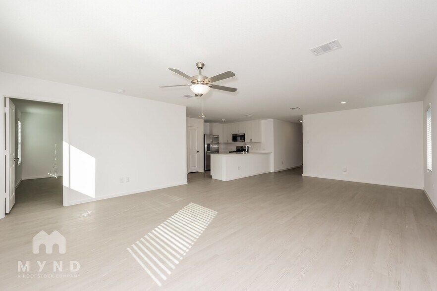 Building Photo - 2724 River Knl Ln