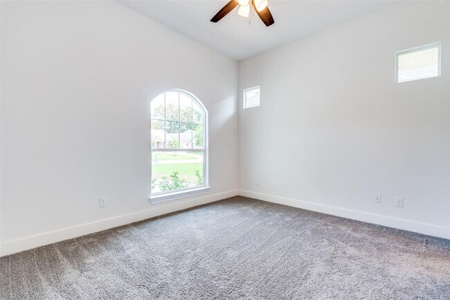 Building Photo - 144 Monterrey Rd W