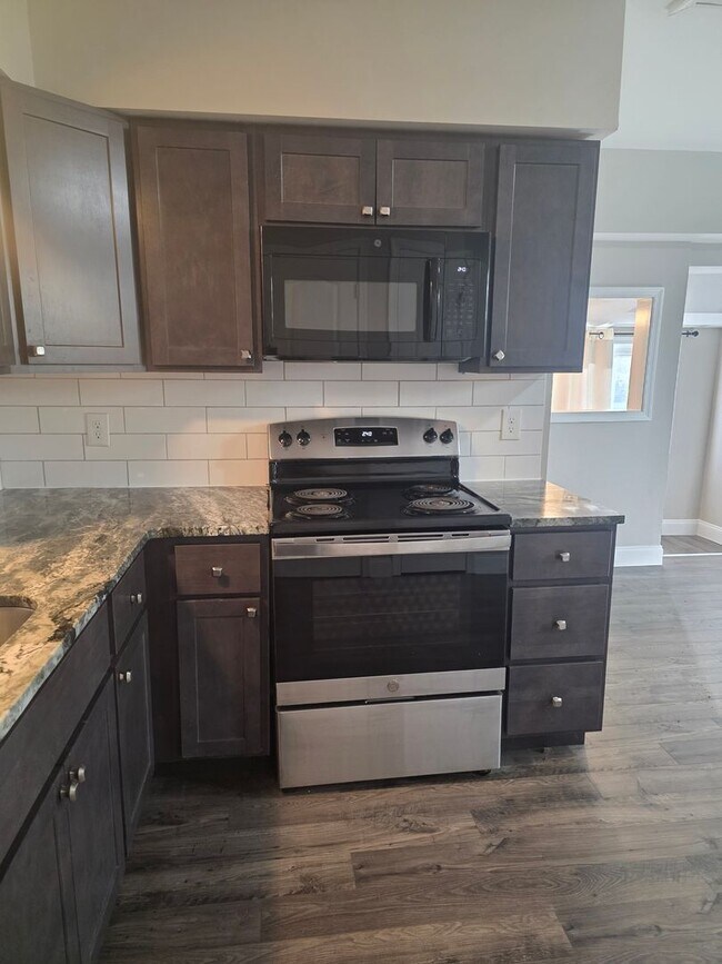 Building Photo - 2nd floor Apartment in Townsend