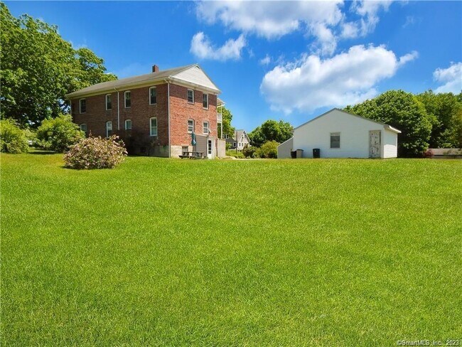 Building Photo - 10 Cherry St