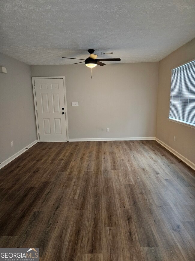 Building Photo - 135 Rose Ct
