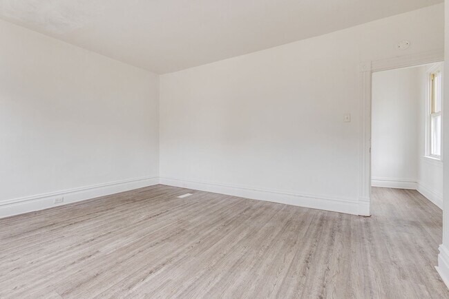 Building Photo - 440 Hays Ave