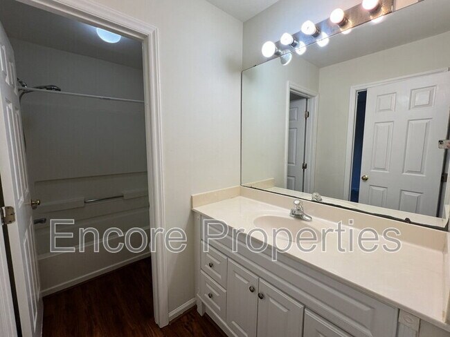 Building Photo - 4201 Sunscape Ln