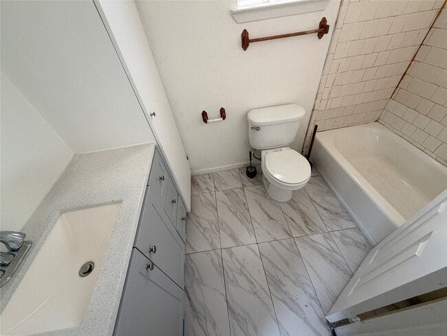 Building Photo - 1927 Oakwell Ln