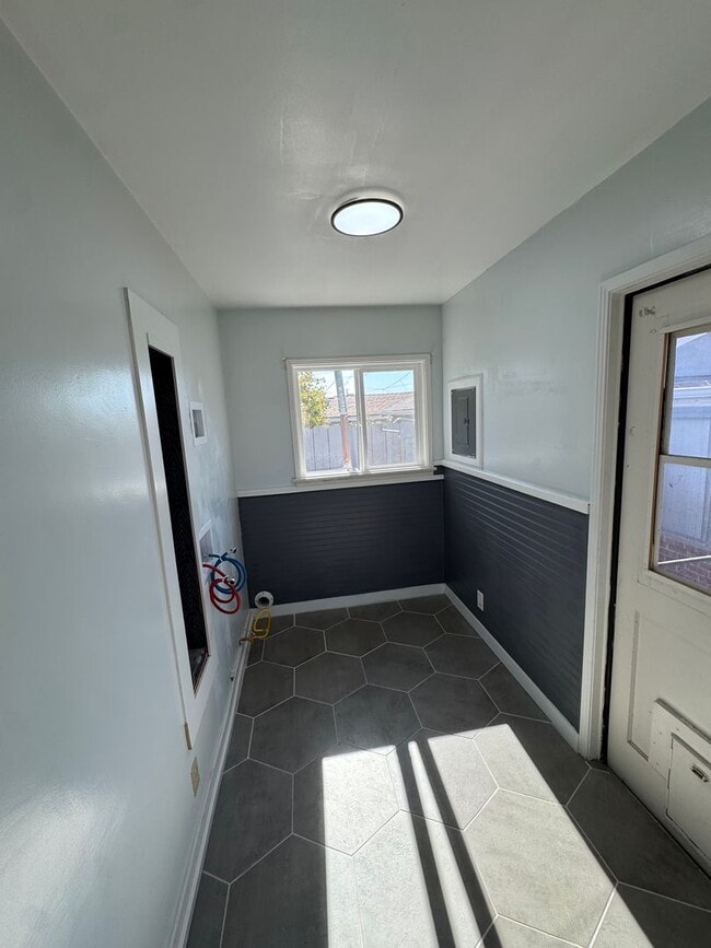 Building Photo - Beautifully Freshly Renovated Home in the ...