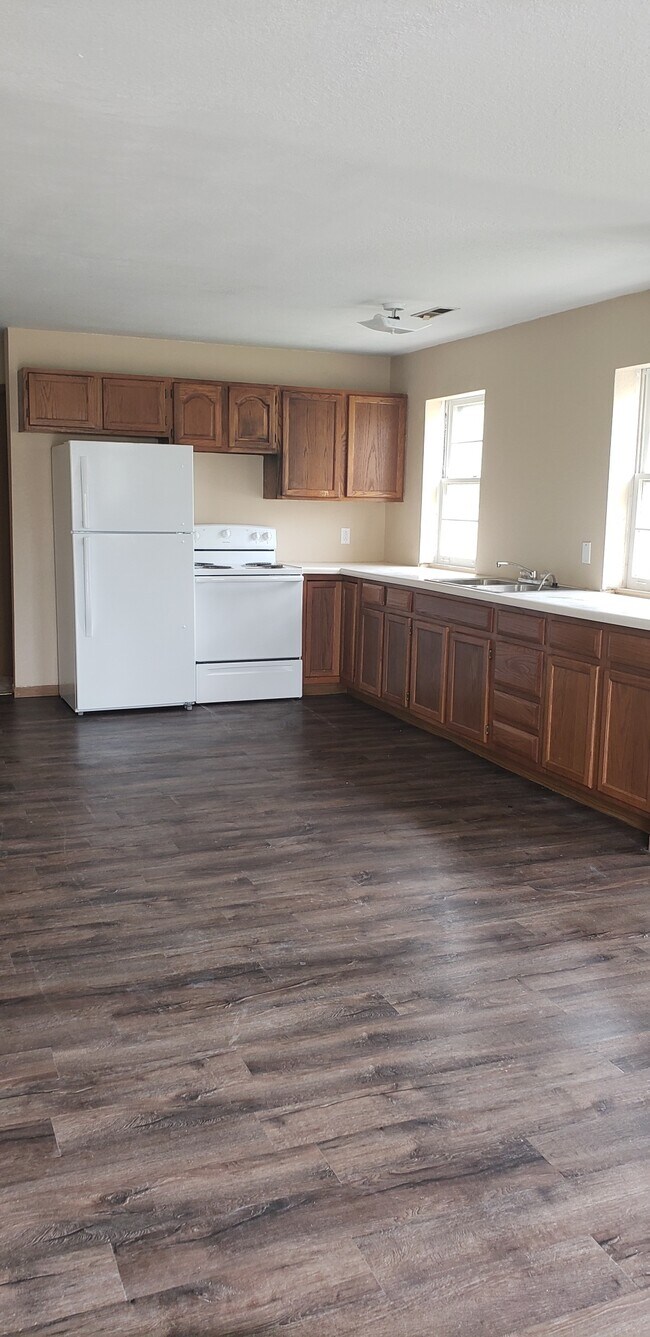 Building Photo - 103 N 6th St