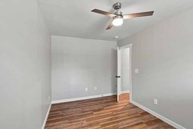 Building Photo - 714 27th Ave N