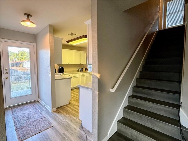 Building Photo - 541 Zebra Dr