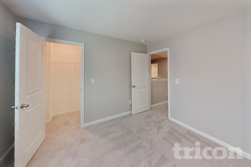 Building Photo - 105 Mdw Vis Ln