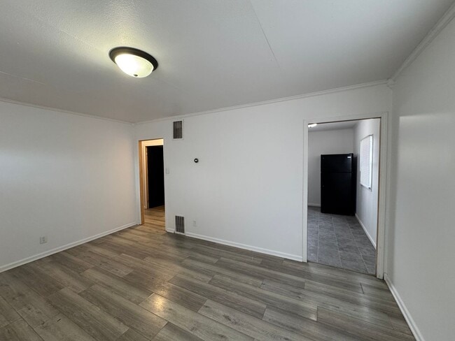 Building Photo - Single Family House