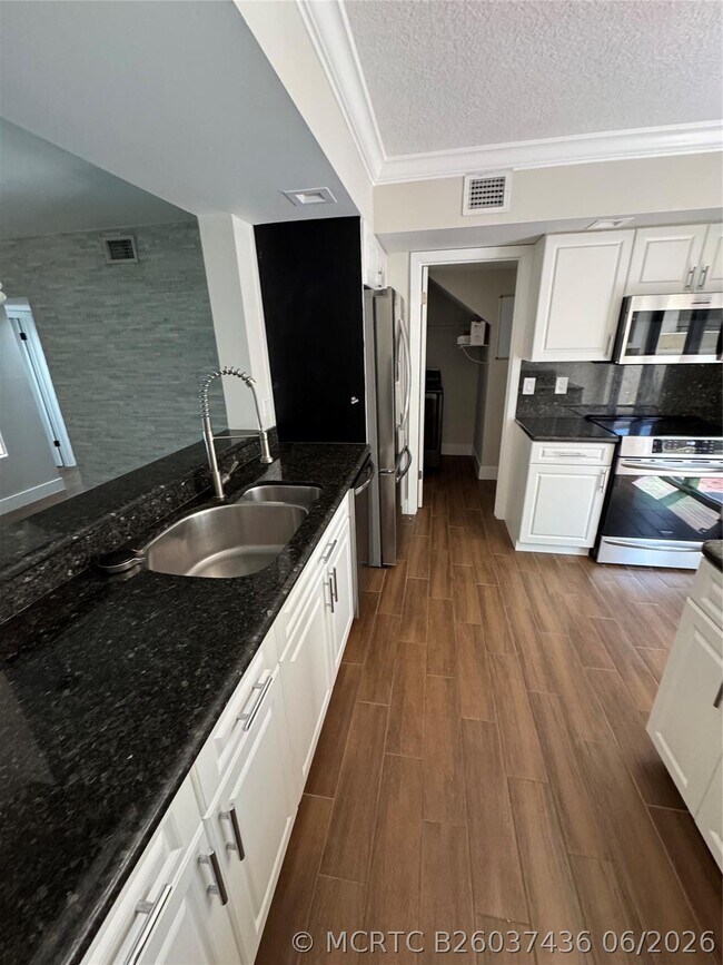 Building Photo - 7741 La Mirada Dr