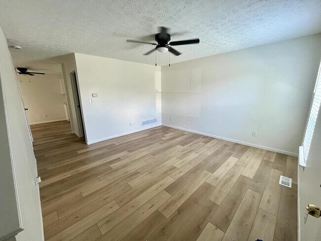 Building Photo - 4895 Drayton Rd