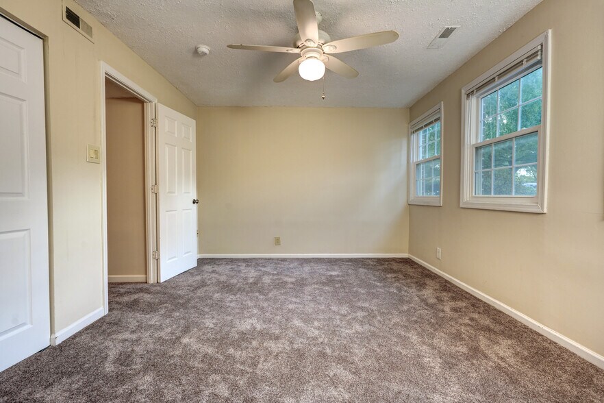 Building Photo - 876 Quince Orchard Blvd